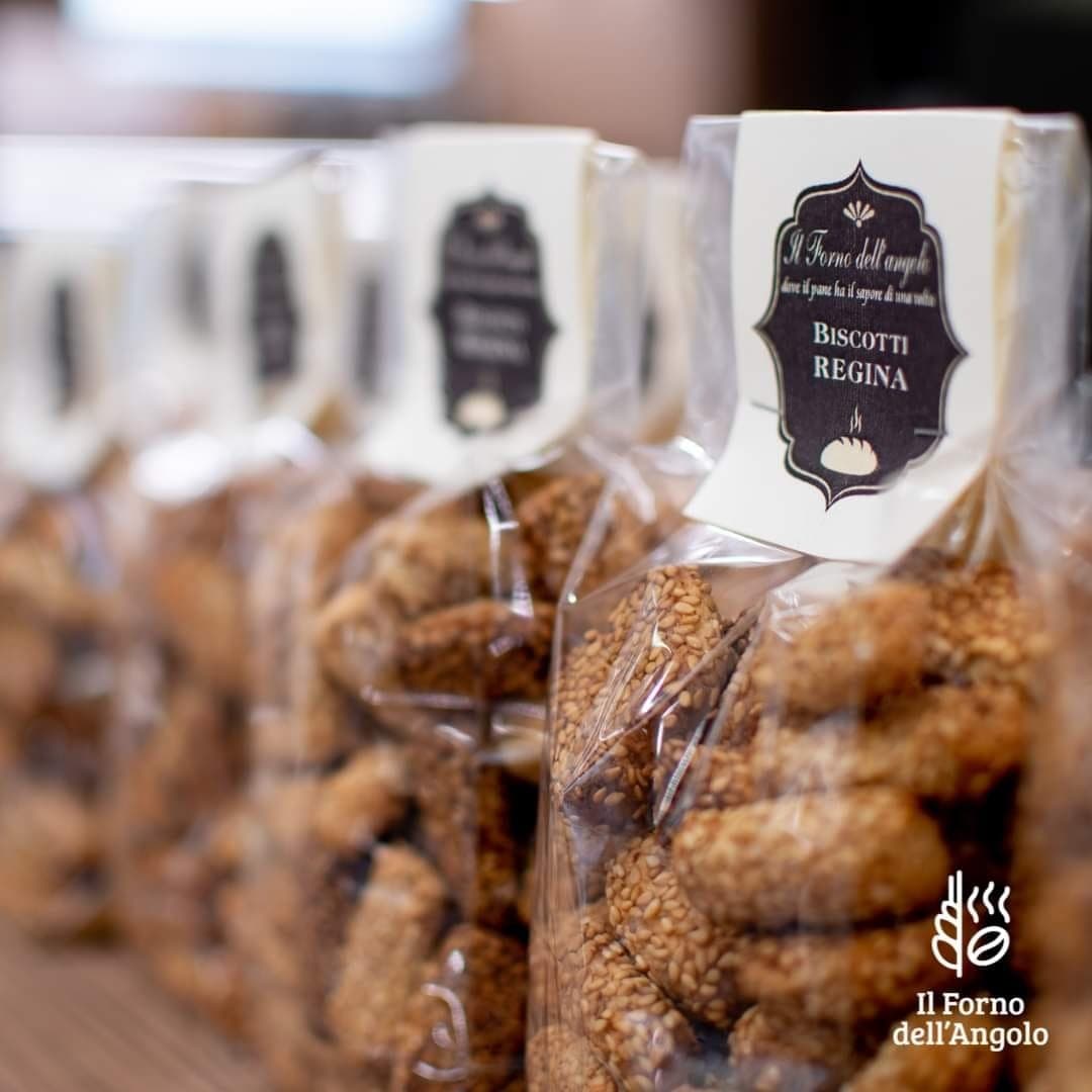Biscotti artigianali confezionati, pronti per la spedizione