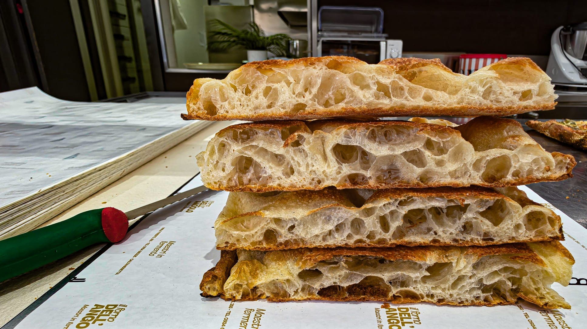 Pane con alveolatura irregolare