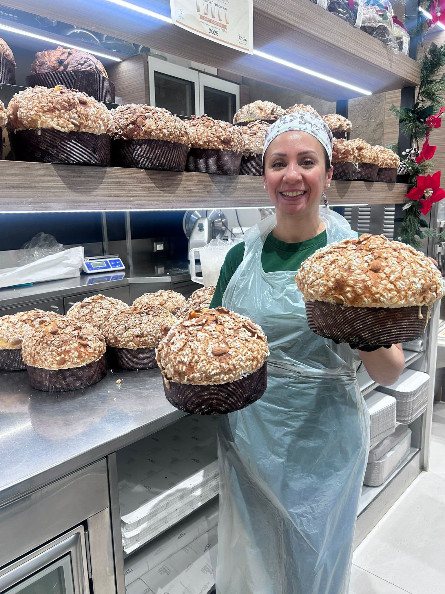 Panettoni artigianali appena sfornati
